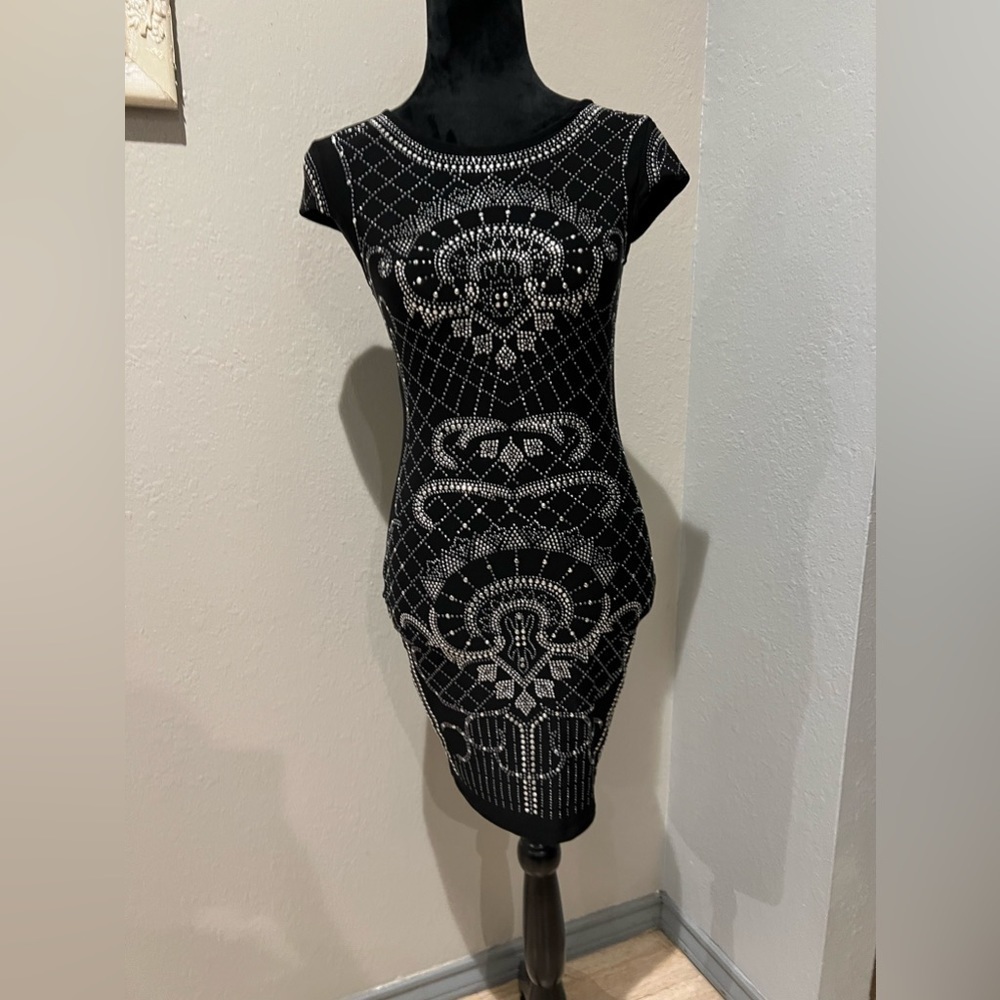 Stretchy body con sparkly dress - Picture 3 of 5